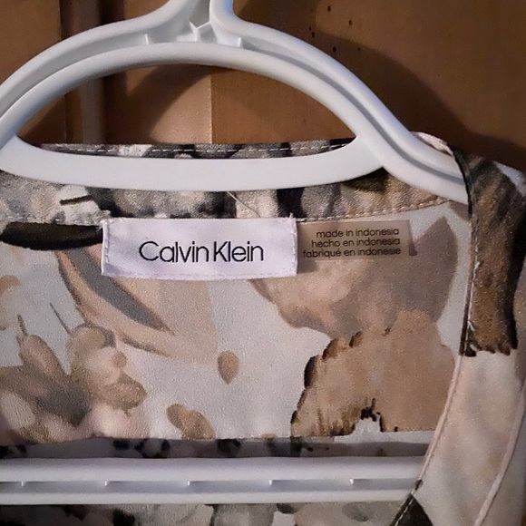 Calvin Klein Floral Blouse in Cream and Black - Picture 3 of 5